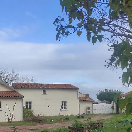 Δωμάτια σε οικογενειακή κατοικία Chez Martine Alba *